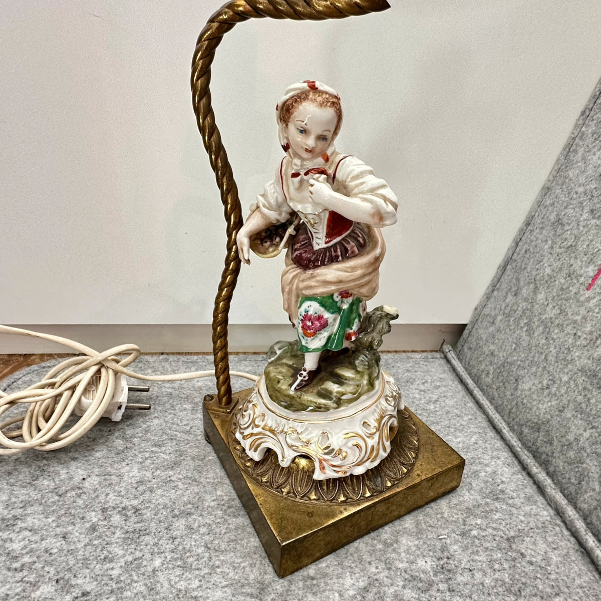 Gammel bordlampe fra ca 1950-tallet