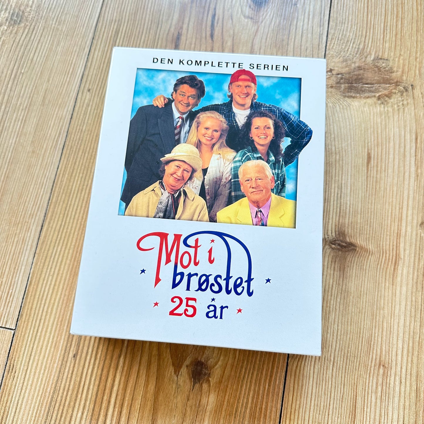 Mot i brøstet (Samleboks DVD) - Komplett serie, som ny !