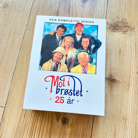 Mot i brøstet (Samleboks DVD) - Komplett serie, som ny !