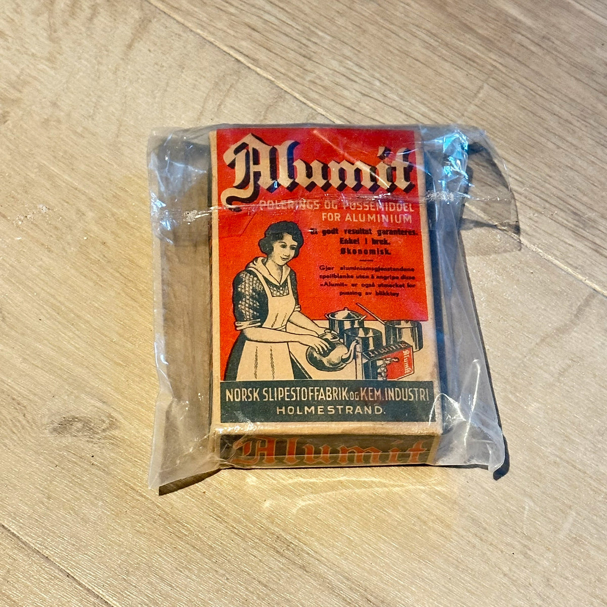 Alumit - Gammel forpakning med innhold (fra 1940-tallet)