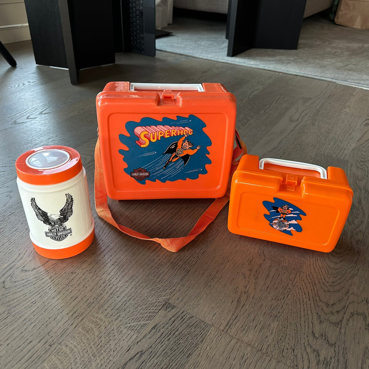 Harley Davidson sett med Super Hog - Koffert med Matboks og Termos (1987)