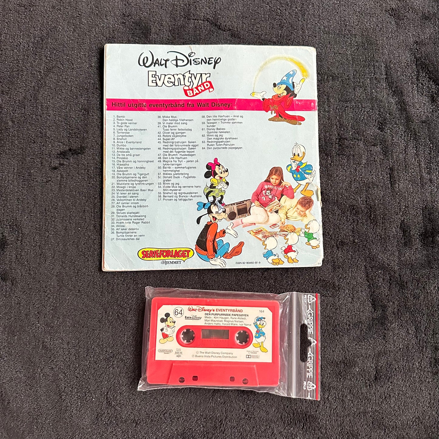 64 Disney Eventyrbånd - Den purpurrøde papegøyen