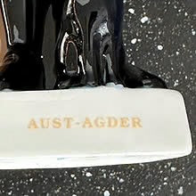 Flott Par i bunad, av porselen, håndmalt - nydelige detaljer