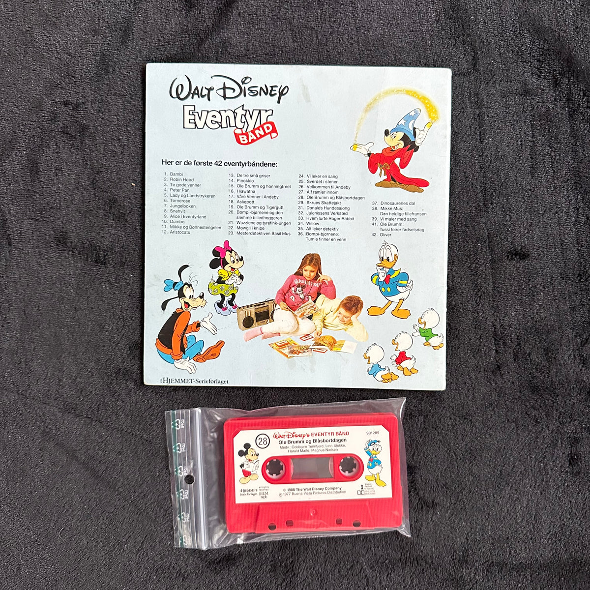28 Disney Eventyrbånd - Ole Brumm og blåsbortdagen (hvit bok)