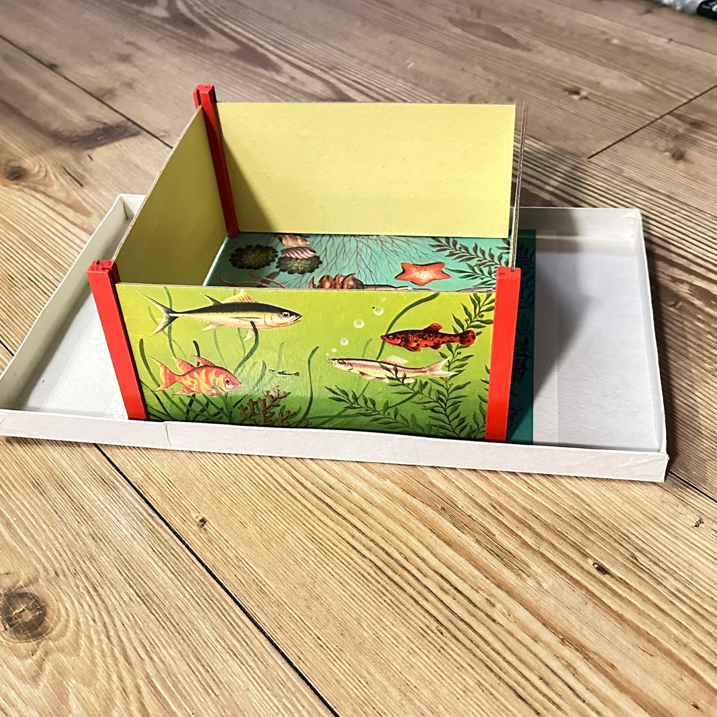 Gammelt MAGNETISK FISKESPILL (utgitt av DAMM)