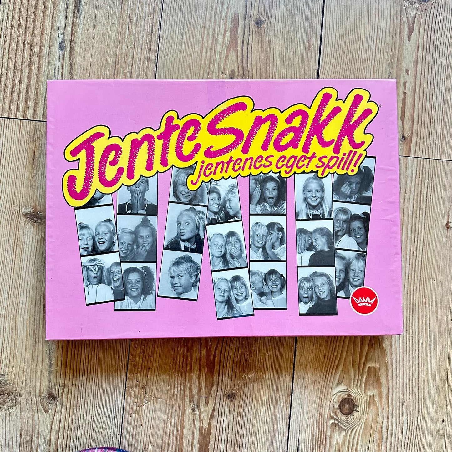 JenteSnakk (1991) - Komplett og i flott stand ! (Selv leppestiften er med))