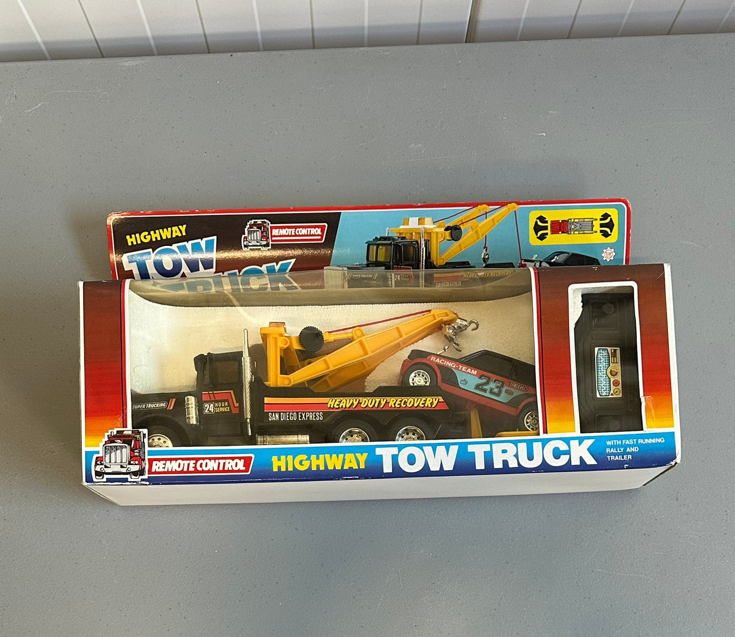 HIGHWAY TOW TRUCK med håndkontroll (1980-tallet)