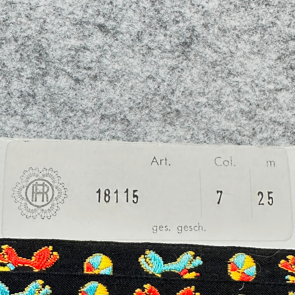 Vintage dekorasjons bånd / Pyntebånd i tekstil til barn fra 1950-tallet
