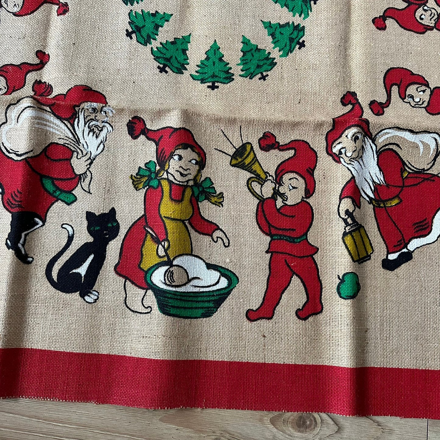 Vintage juletrematte / Juleduk i strie (flott stand)
