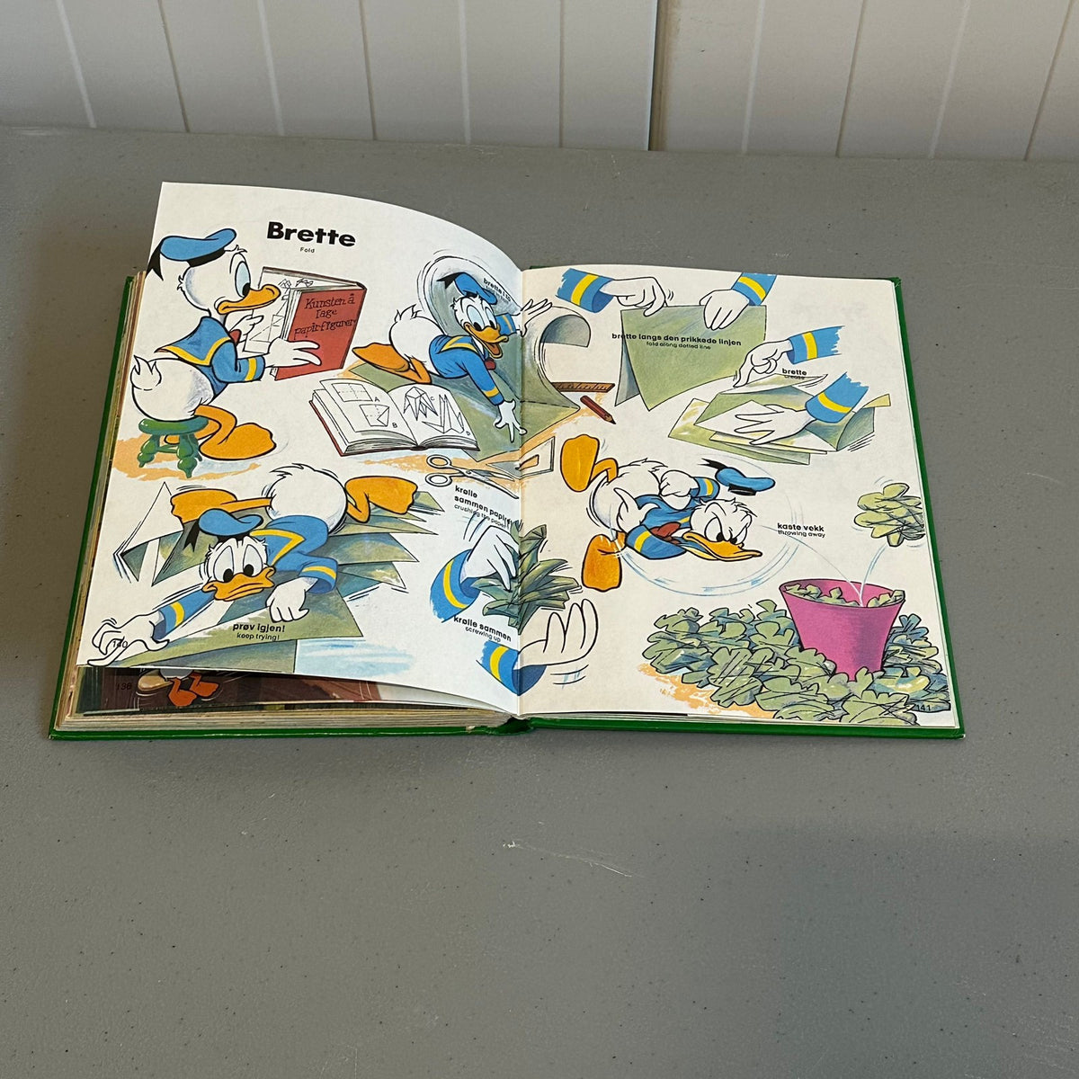 LEK MED ORD: Verber - Walt Disney bok fra 1976