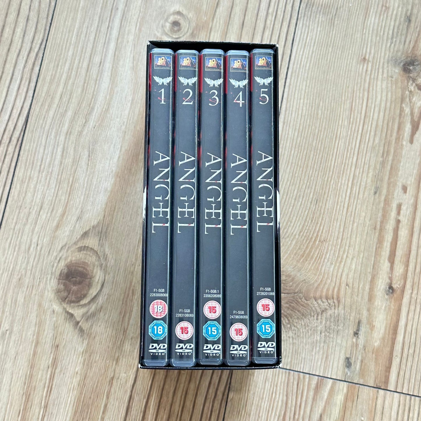 Angel - The Complete Series (DVD med norsk tekst) - Som ny !