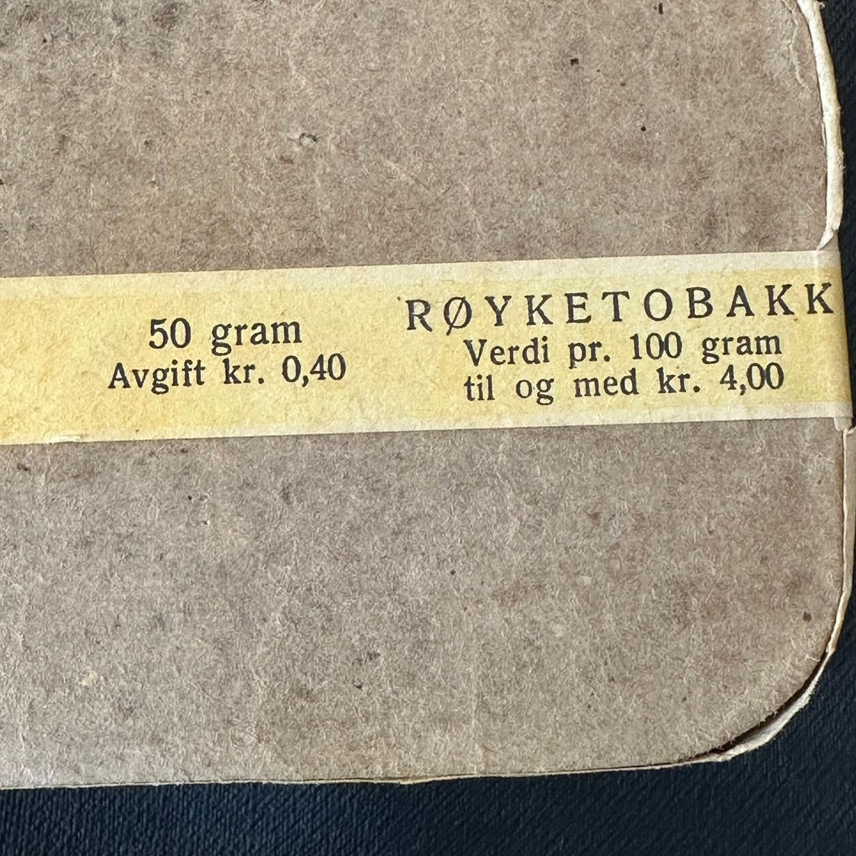 Gammel boks med vi NORSK TOBAKK