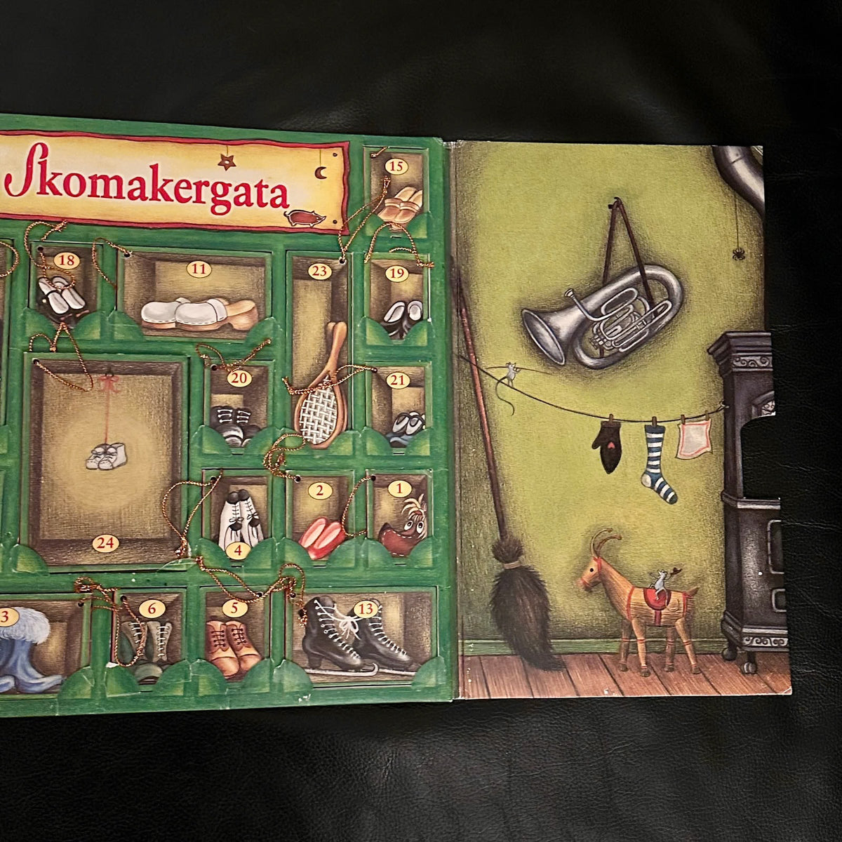 Jul i Skomakergata Adventskalender med 24 små bøker.