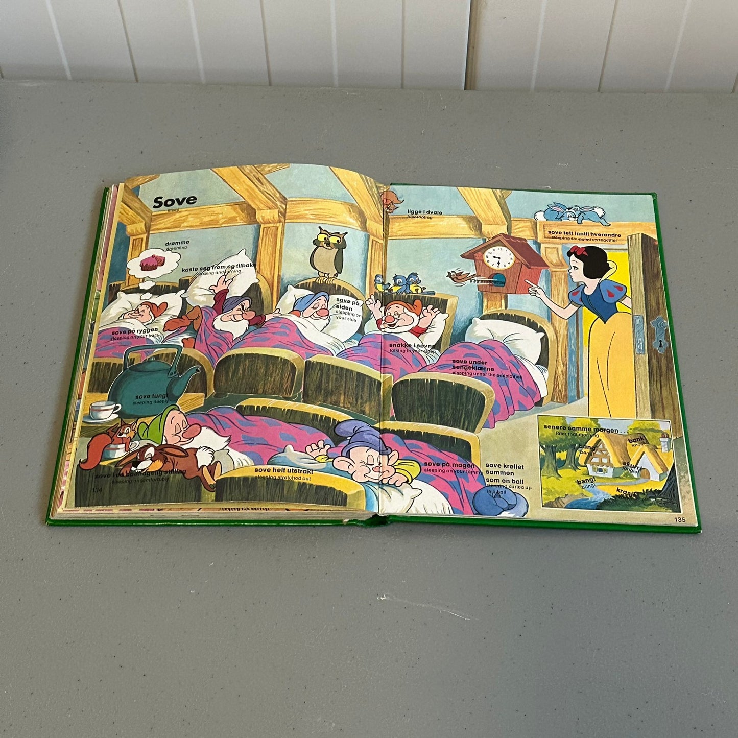 LEK MED ORD: Verber - Walt Disney bok fra 1976