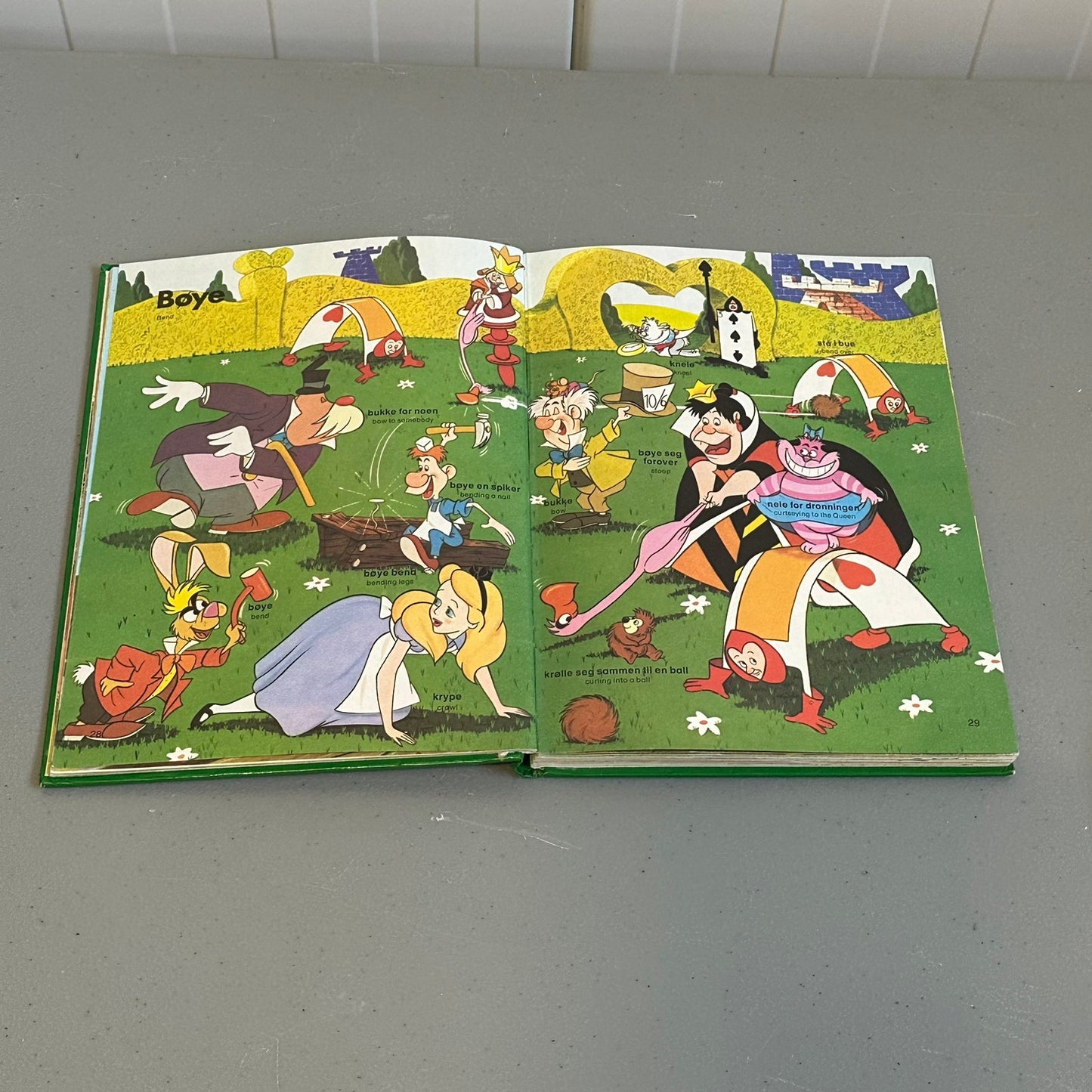 LEK MED ORD: Verber - Walt Disney bok fra 1976