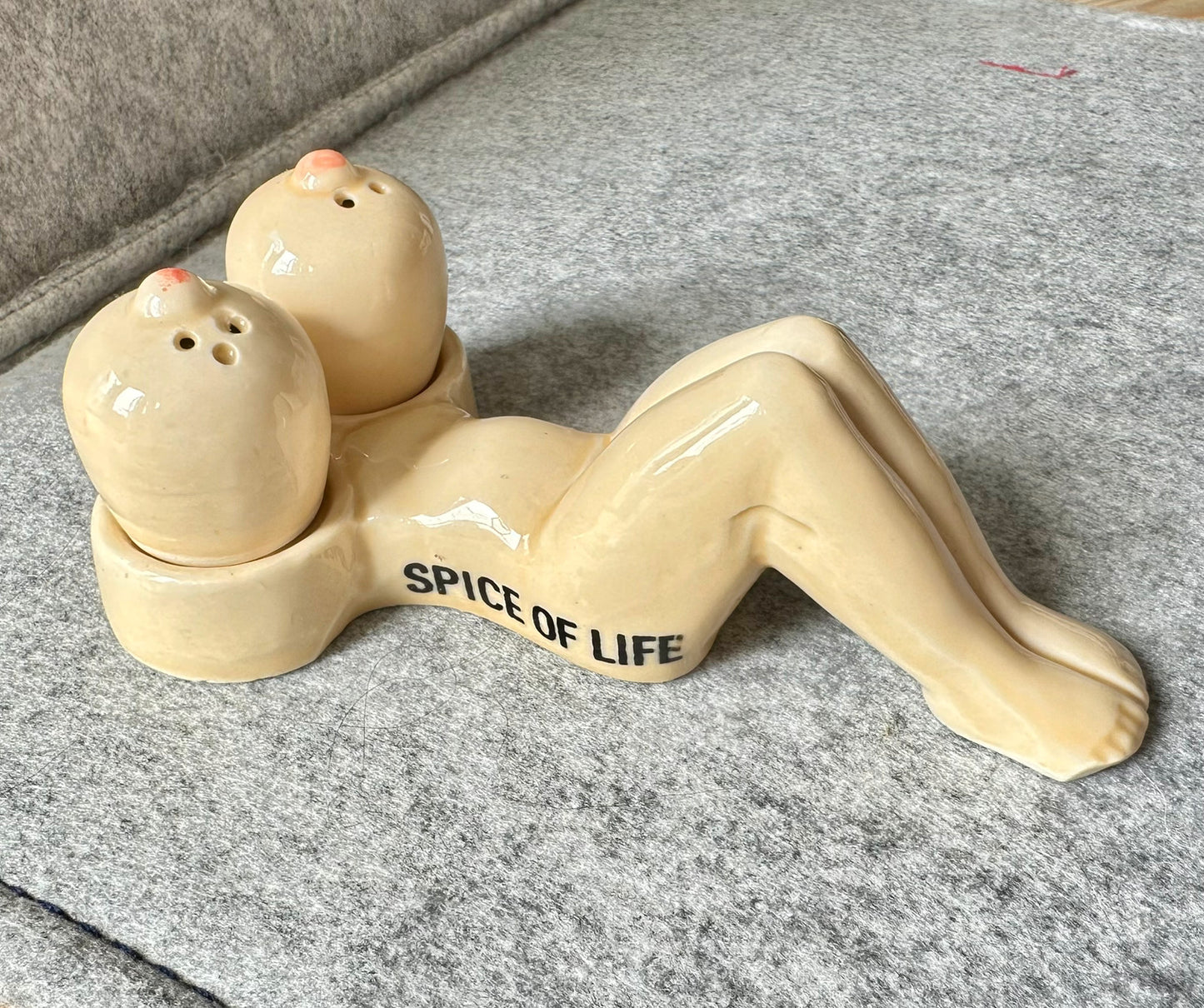 Vintage Pinup Dame Salt og Pepperbøsse i porselen
