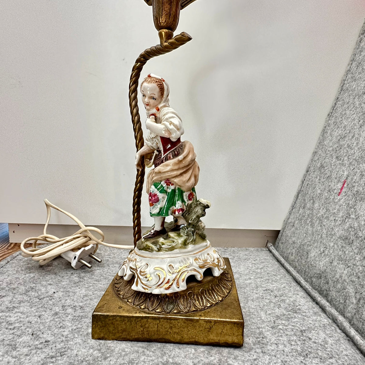 Gammel bordlampe fra ca 1950-tallet