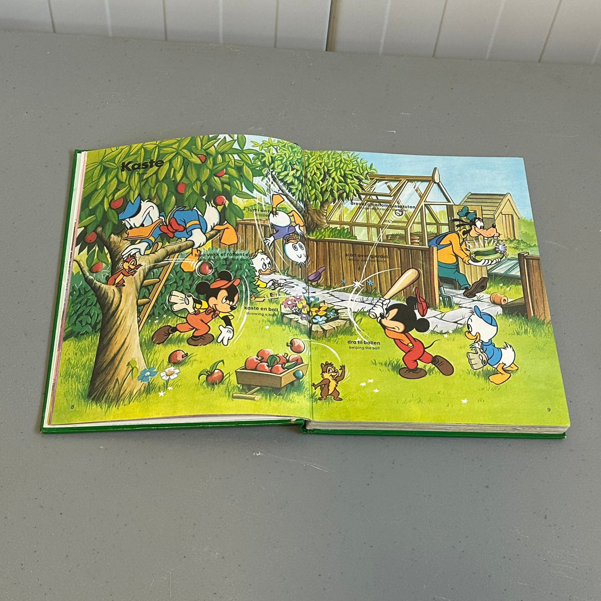 LEK MED ORD: Verber - Walt Disney bok fra 1976