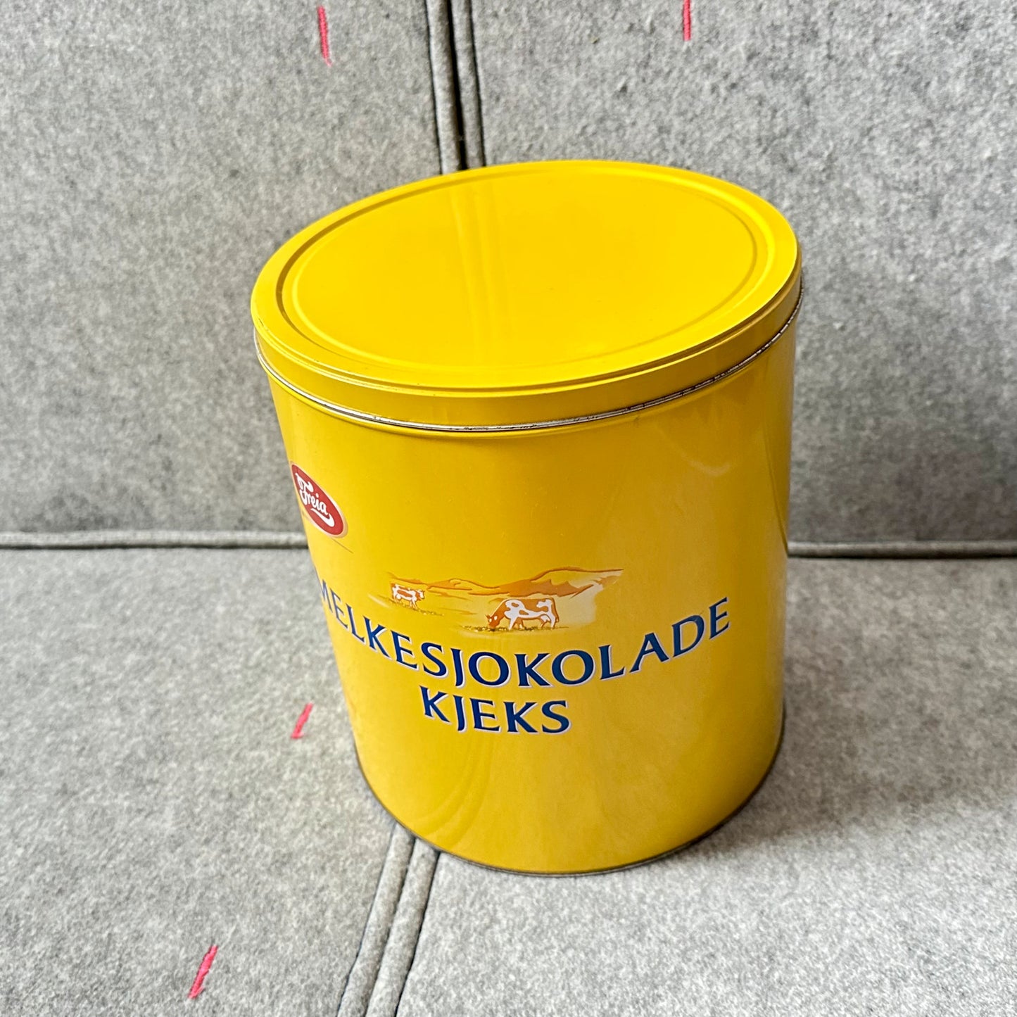 Freia melkesjokolade kjeks - stor metallboks