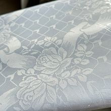 Vintage
Hvit DAMASK DUK - Ny i plast