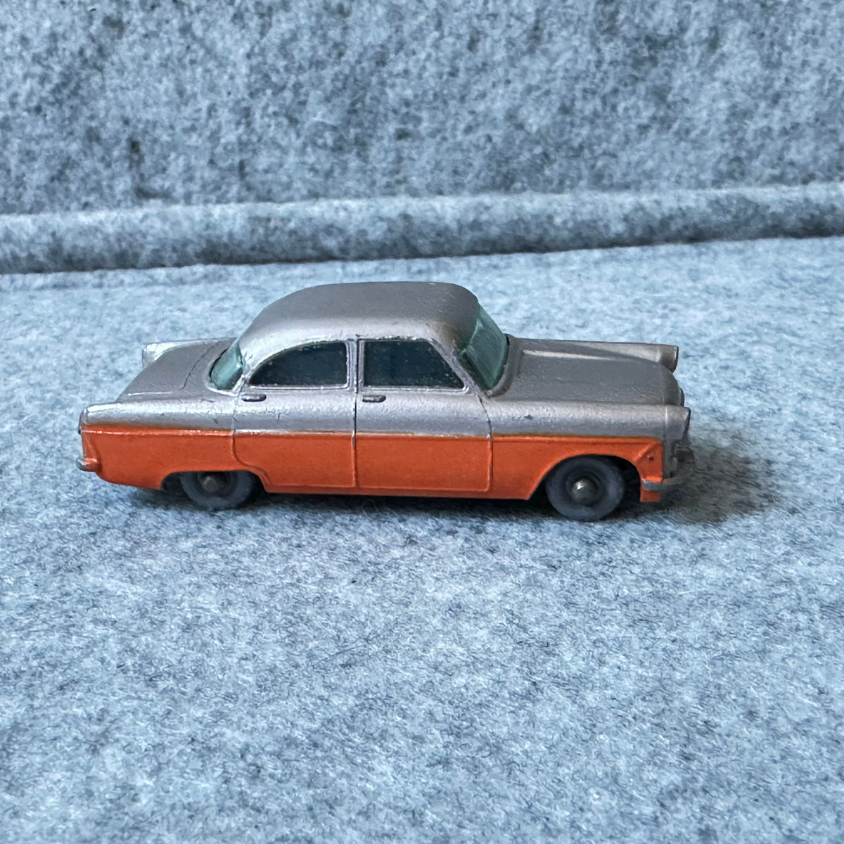 MATCHBOX SERIES nr. 33 Ford Zodiac MKll Sedan SPW fra 1957