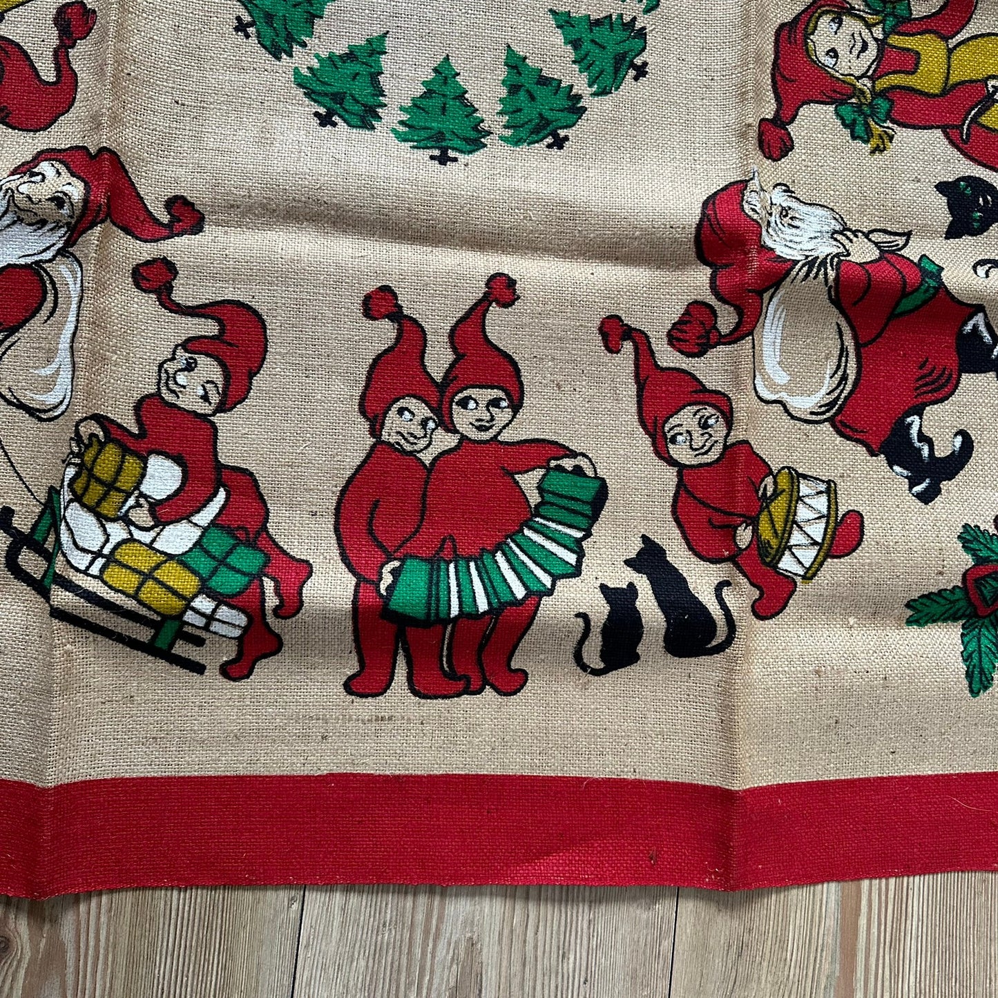Vintage juletrematte / Juleduk i strie (flott stand)