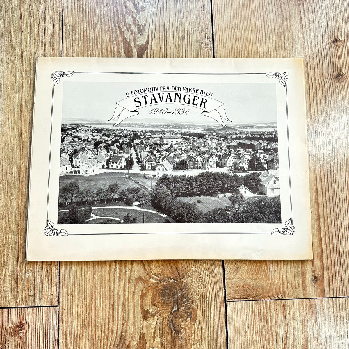 Gammel folder med 4 foto motiver fra "Den Vakre byen Stavanger" 1910-1934