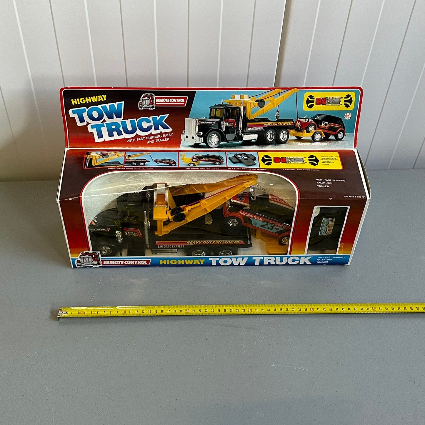 HIGHWAY TOW TRUCK med håndkontroll (1980-tallet)