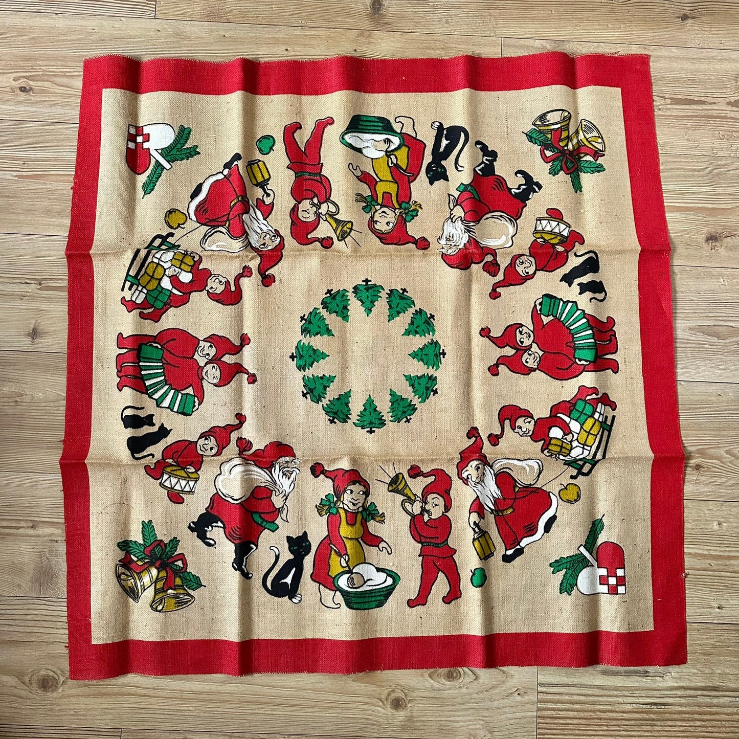 Vintage juletrematte / Juleduk i strie (flott stand)