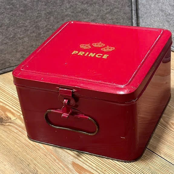 PRINCE sigaretter, gammel metallboks fra 1960-1970 tallet (made in Sweden)