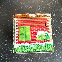 Gammel metallboks - Julepynta hus