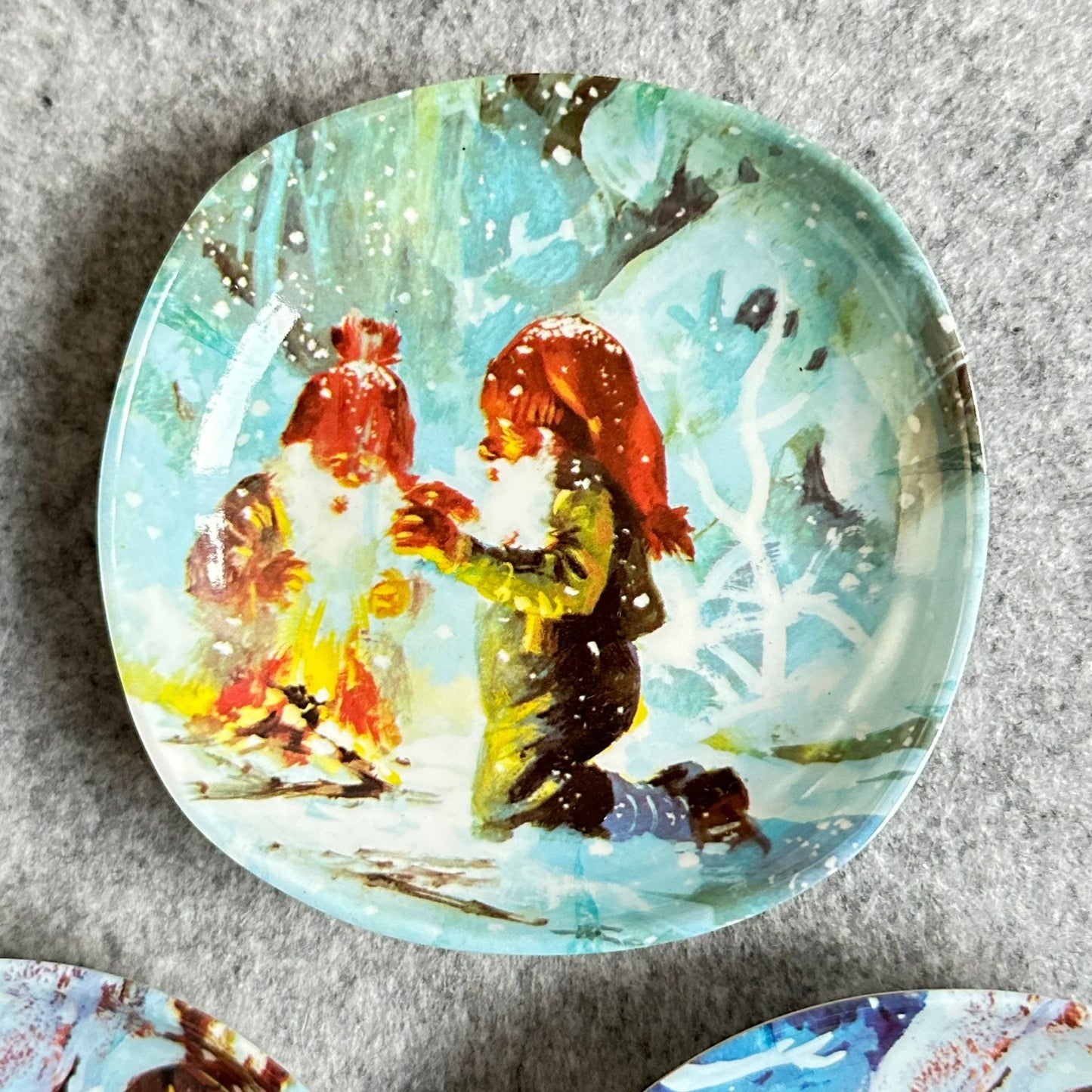 5 stk Små tallerkener fra MITTET (9 x 9,5cm) Gamle / vintage
