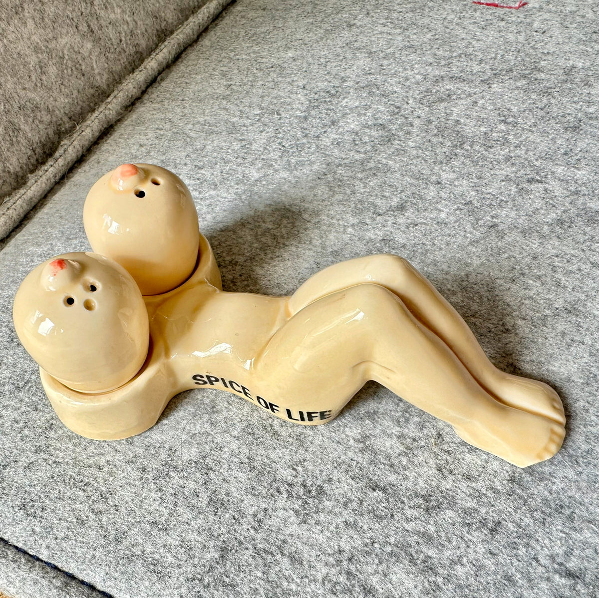 Vintage Pinup Dame Salt og Pepperbøsse i porselen