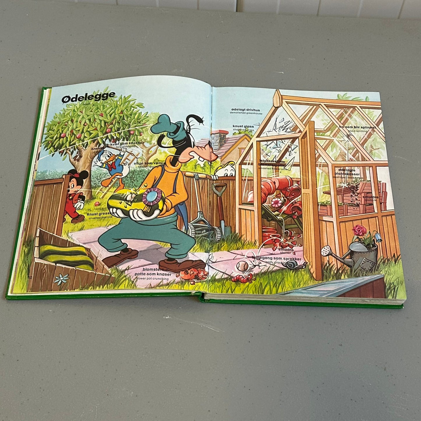 LEK MED ORD: Verber - Walt Disney bok fra 1976