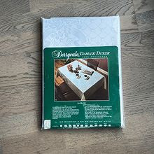 Vintage
Hvit DAMASK DUK - Ny i plast