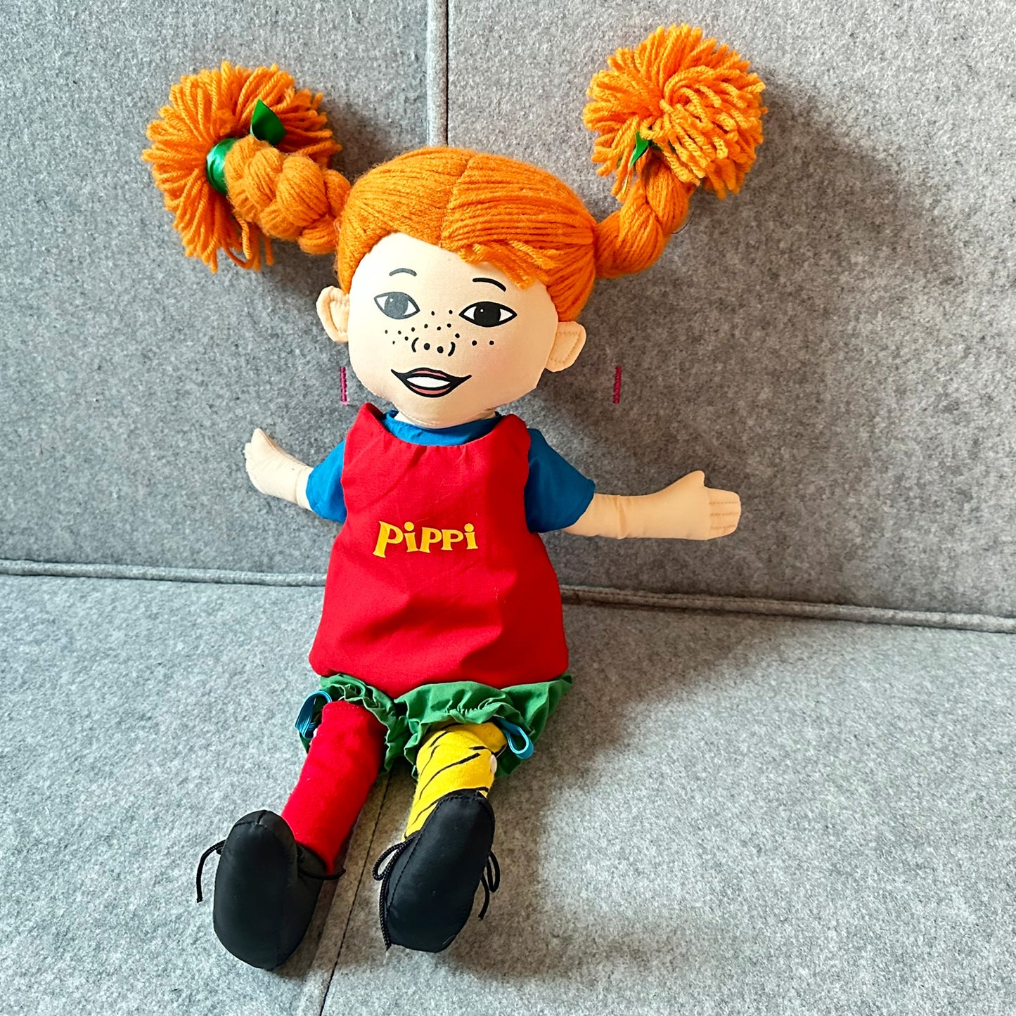 Pippi Langstrømpe dukke, myk og med flotte detaljer (45cm)
