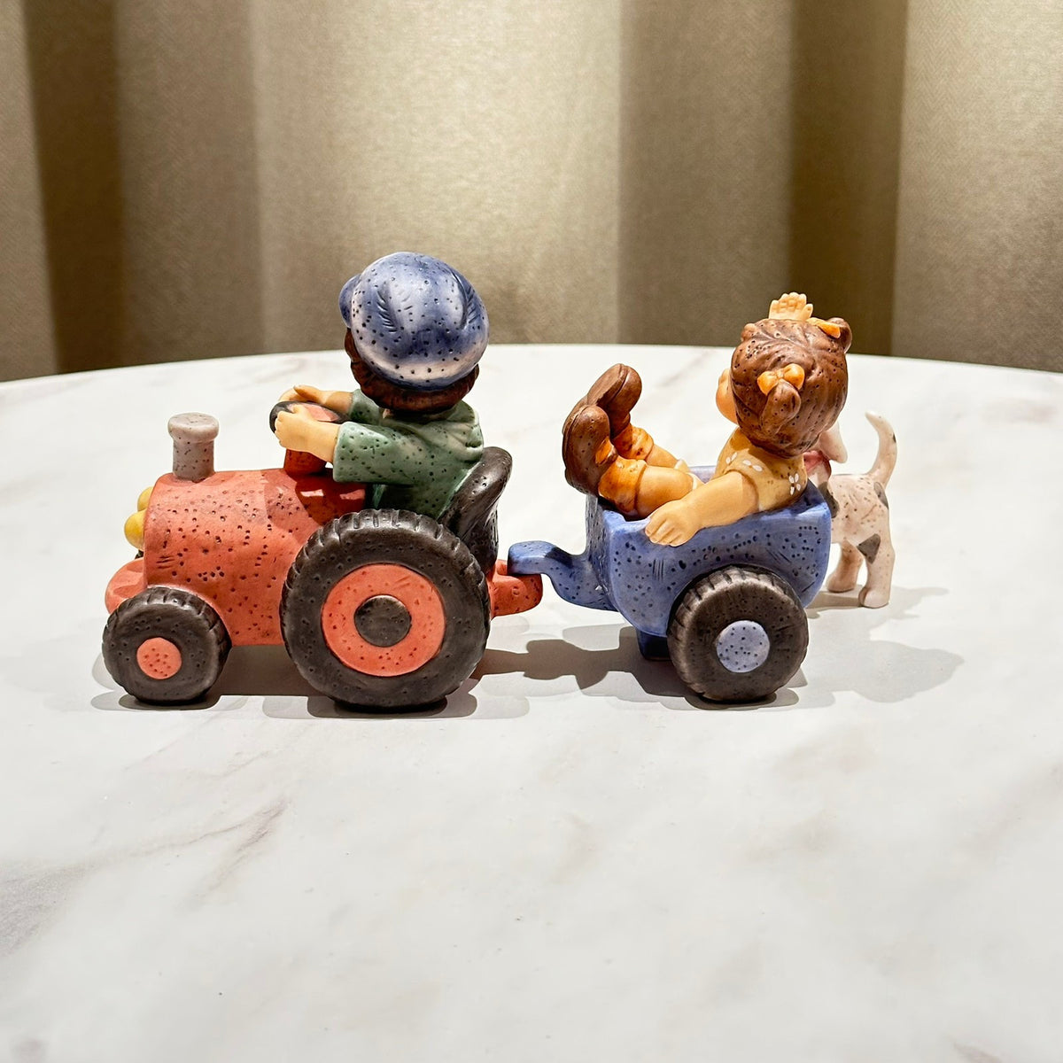 goebel porselen "Nina & Mark with tractor" - Limited Edition