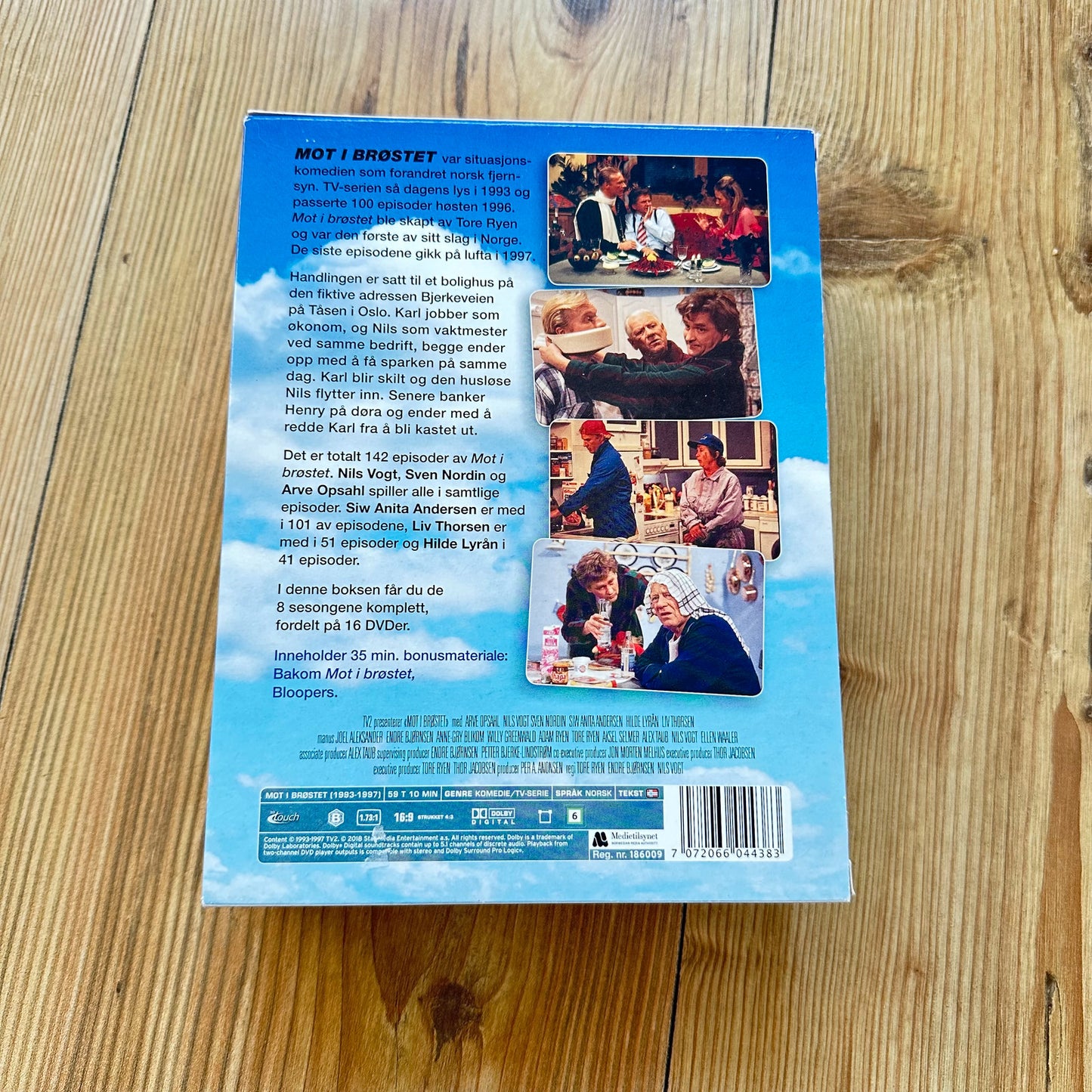 Mot i brøstet (Samleboks DVD) - Komplett serie, som ny !