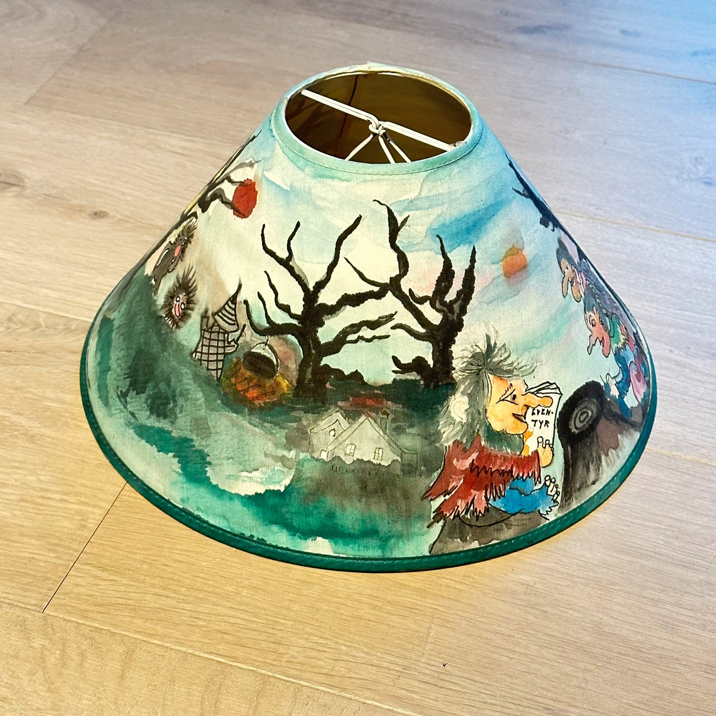 Vintage lampeskjerm med Troll i skogen - håndmalt
