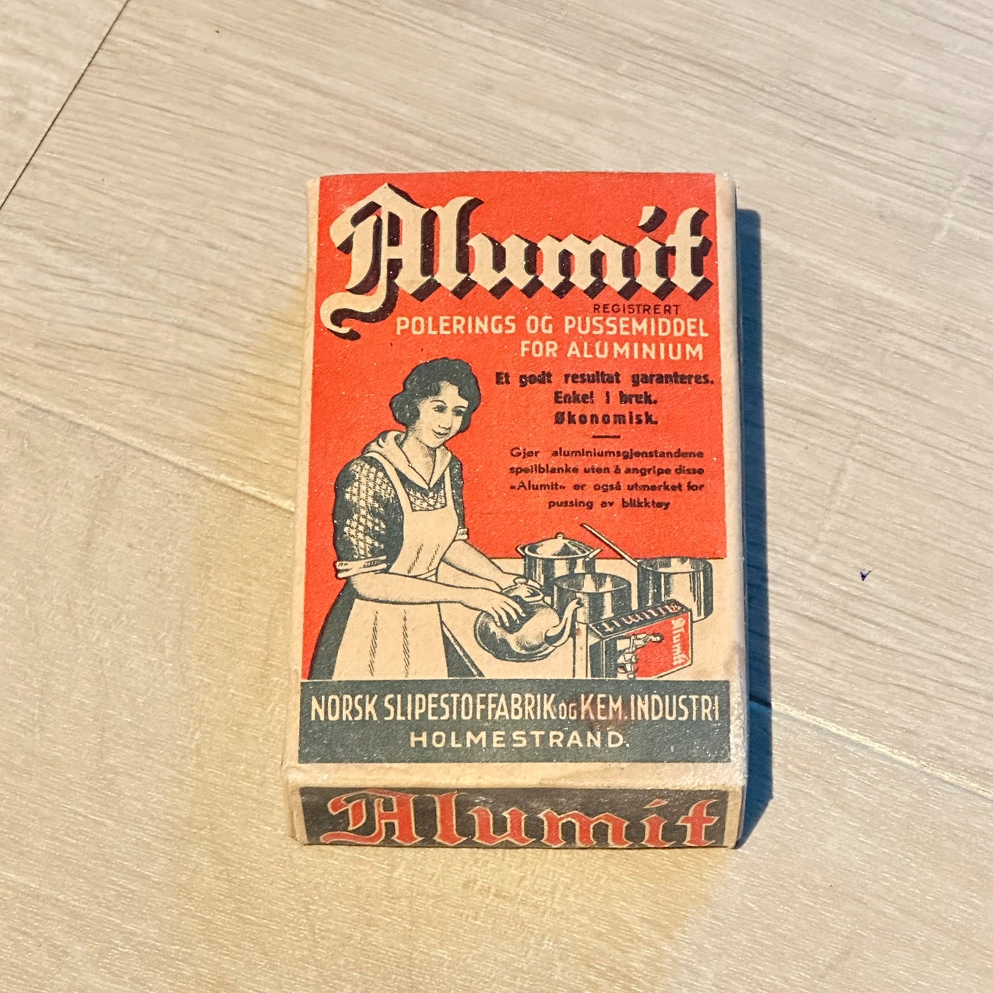 Alumit - Gammel forpakning med innhold (fra 1940-tallet)