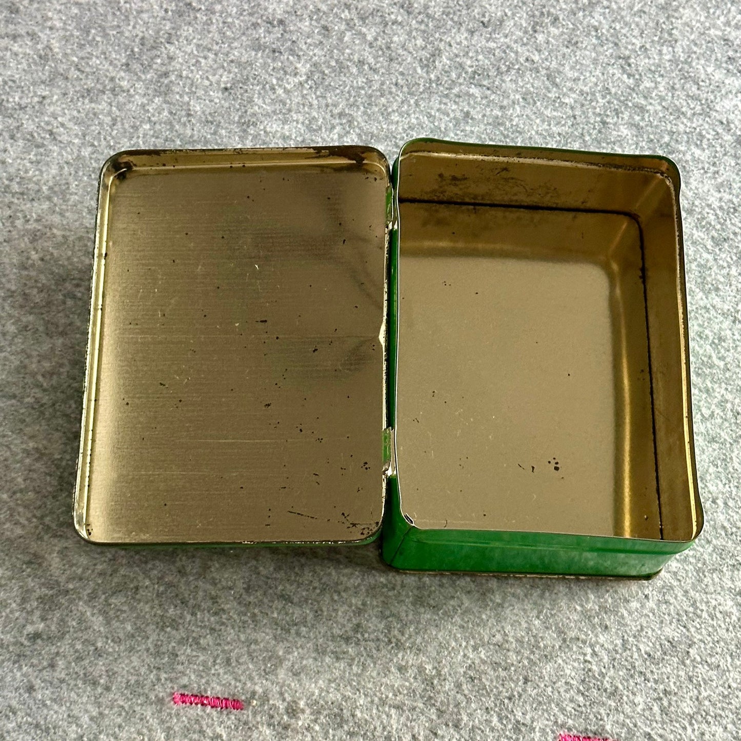 Gammel matboks i metall