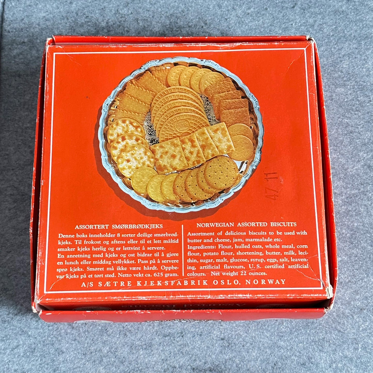 Gammel SÆTRE KJEKS eske i kartong fra 1946