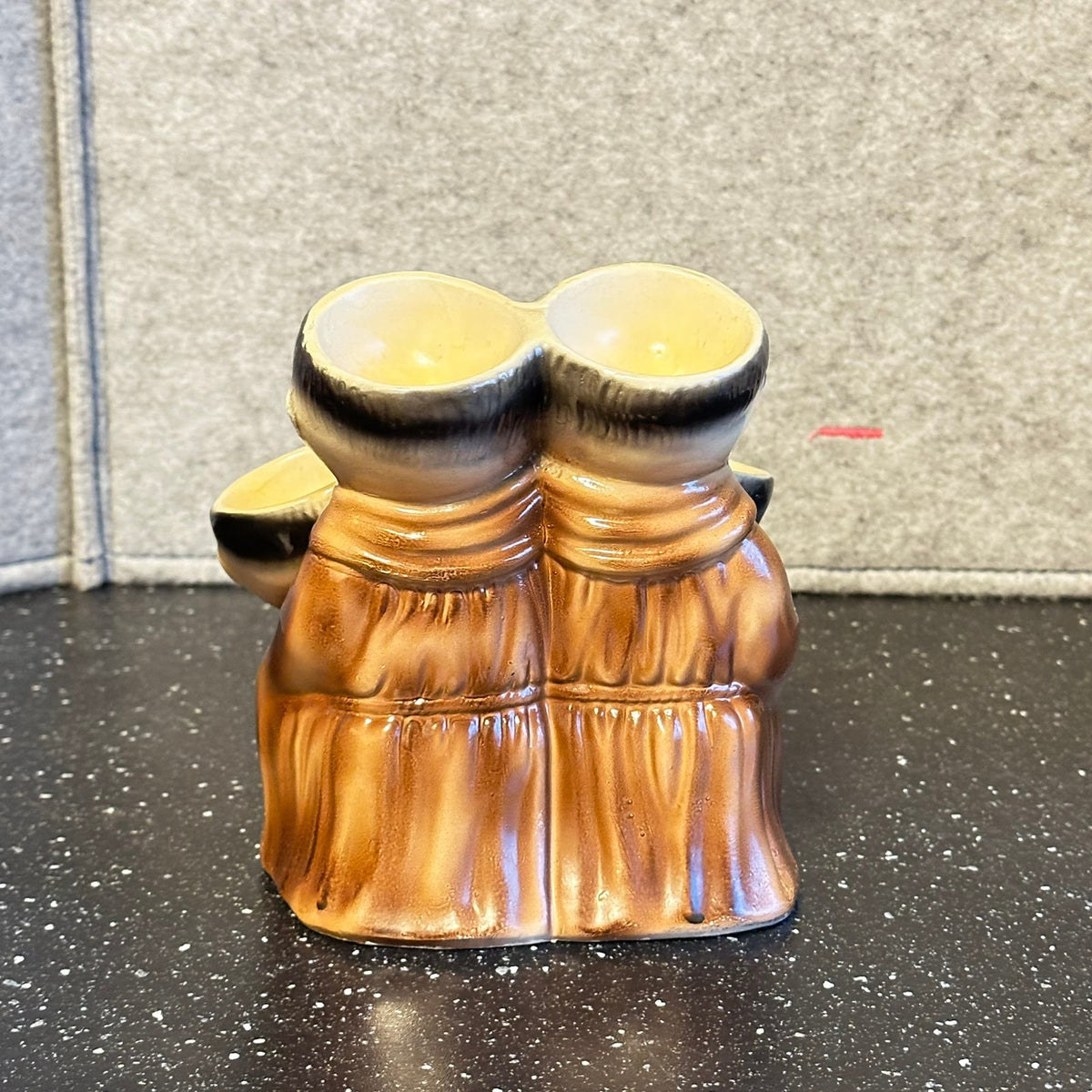 Munker med plass for 6 stk egg - Antikk Eggeholder