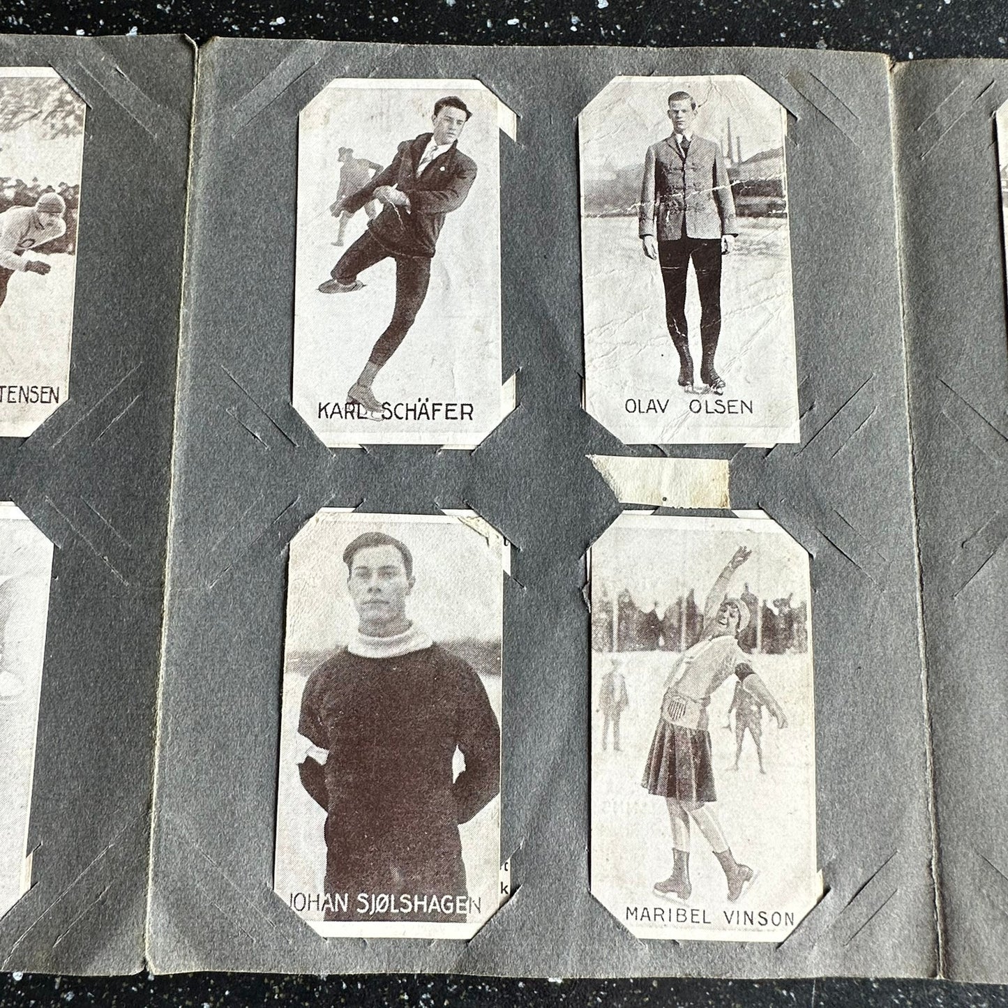 Gammelt samlealbum fra J. L. Tiedemanns - komplett med 48 samlekort