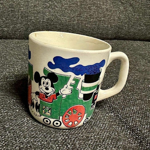 Gammelt Disney krus med Mikke Mus og Minni