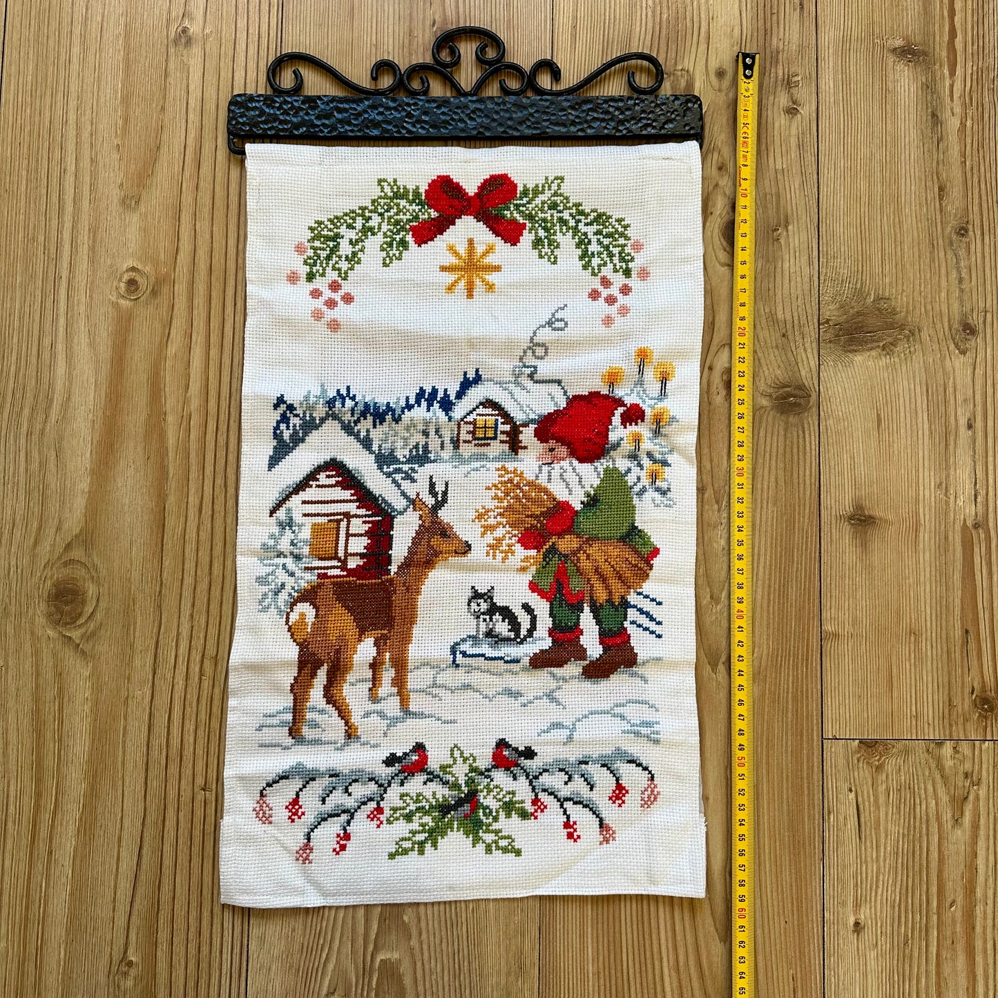 Brodert bilde med Nissen og rådyr, nydelig bilde