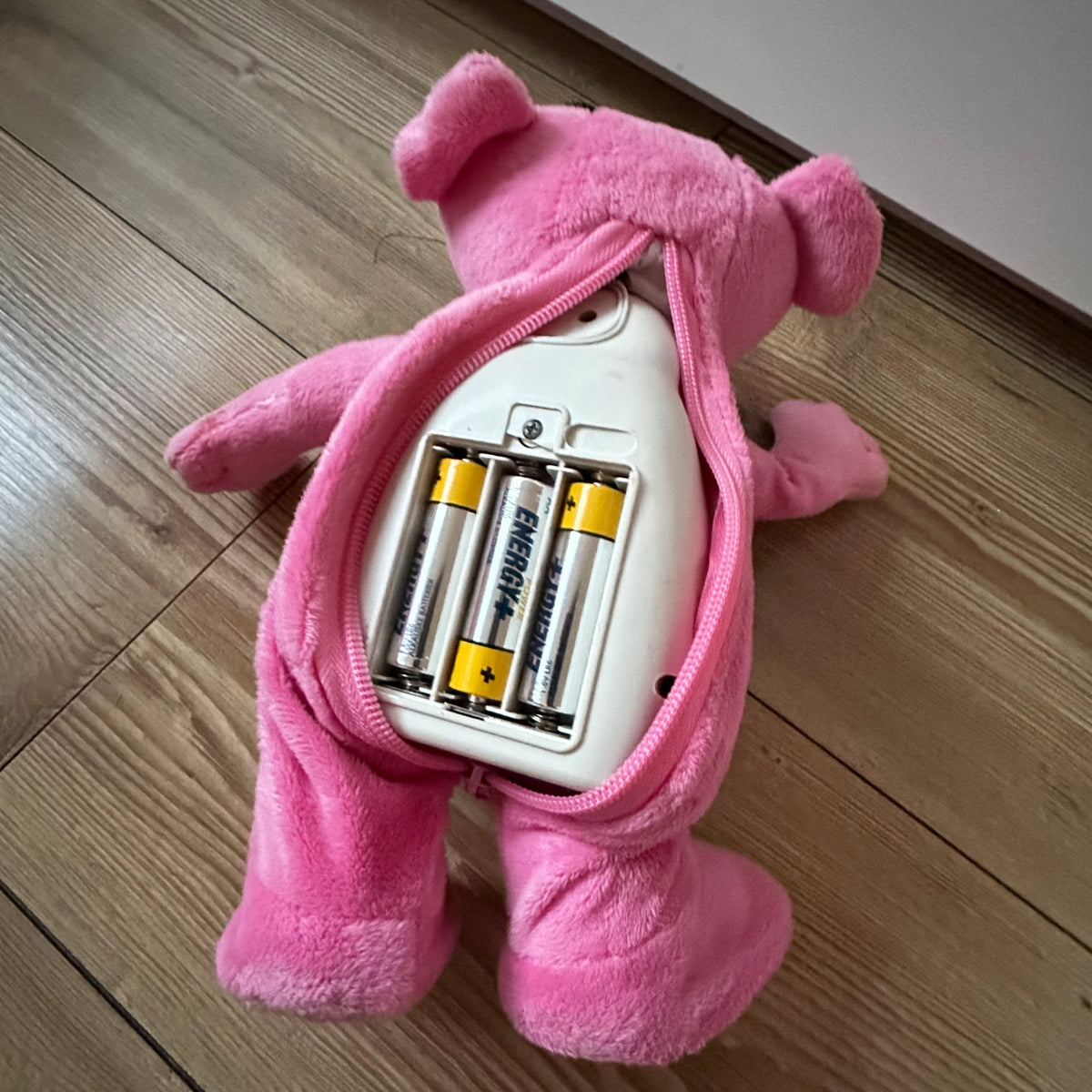 Den Rosa Panteren - Dansende bamse med lyd, spiller ledmotivet til Rosa Panteren