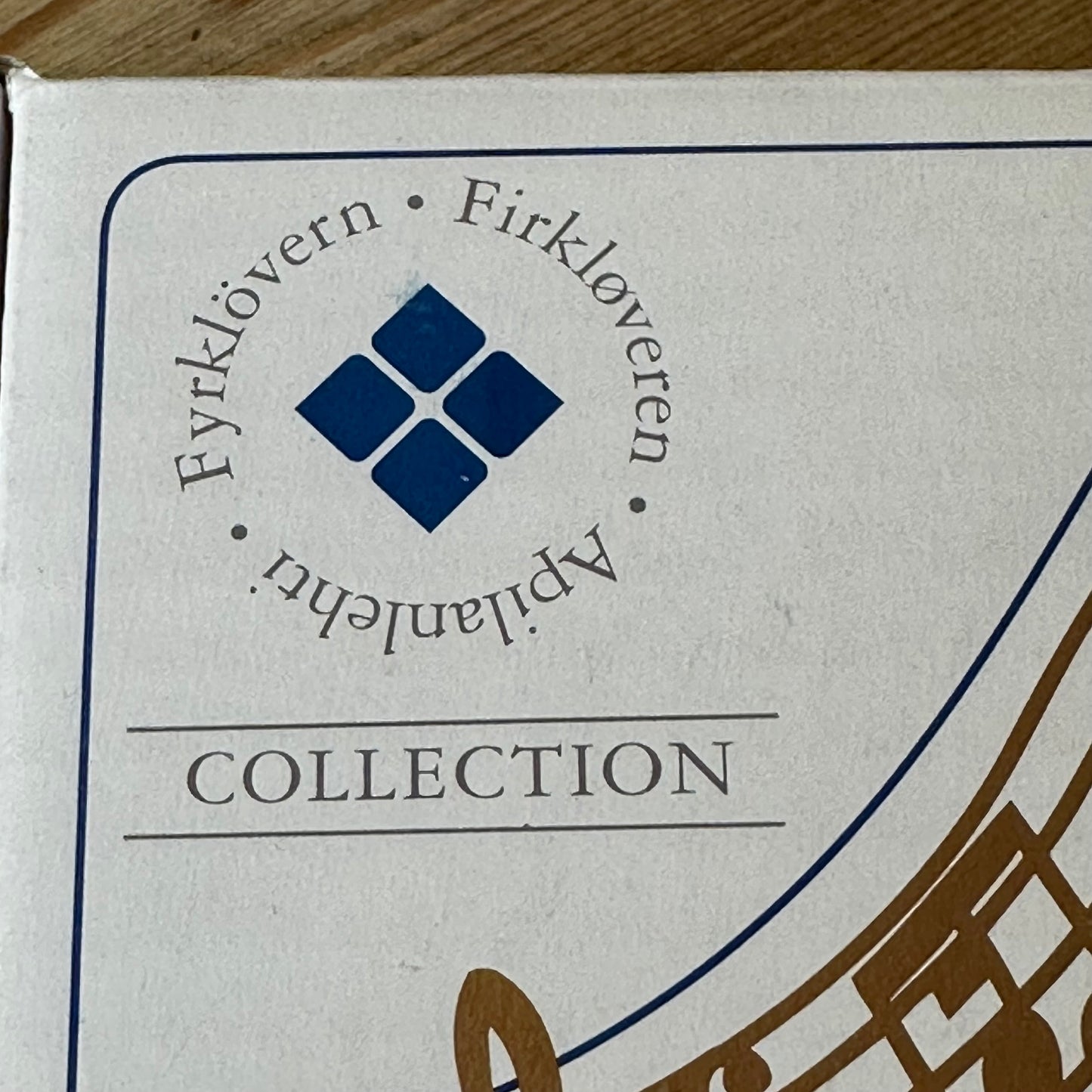 12 Elegante Engler i porselen fra Firkløveren