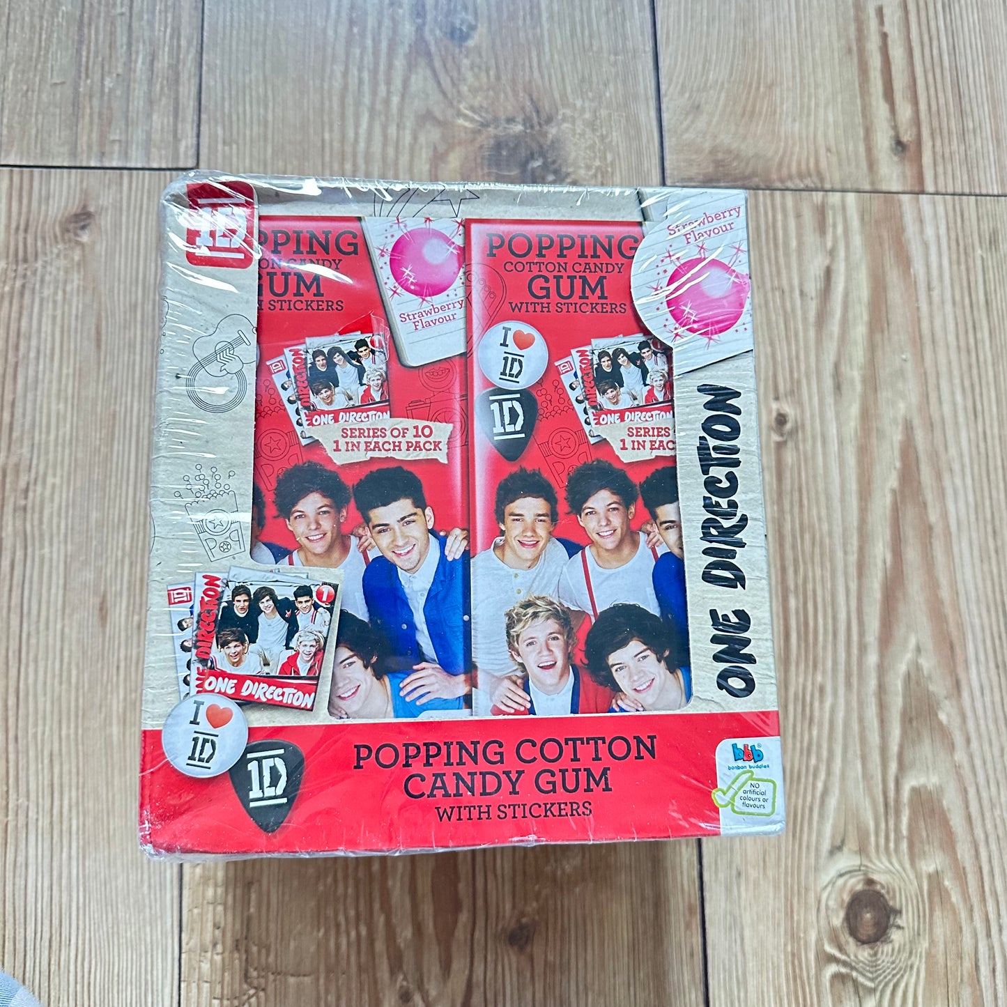 One Direction 
"Popping Cotton Candy Gum & stickers" (hel eske)