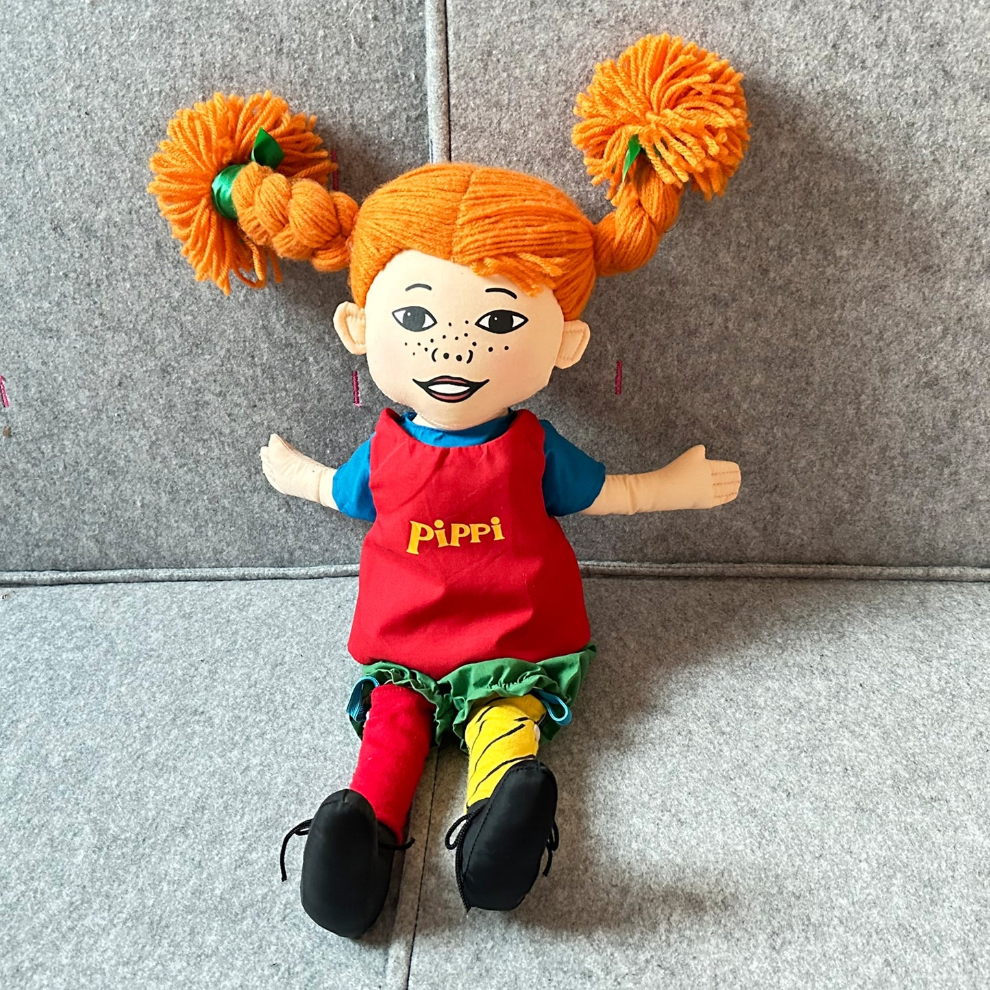 Pippi Langstrømpe dukke, myk og med flotte detaljer (45cm)